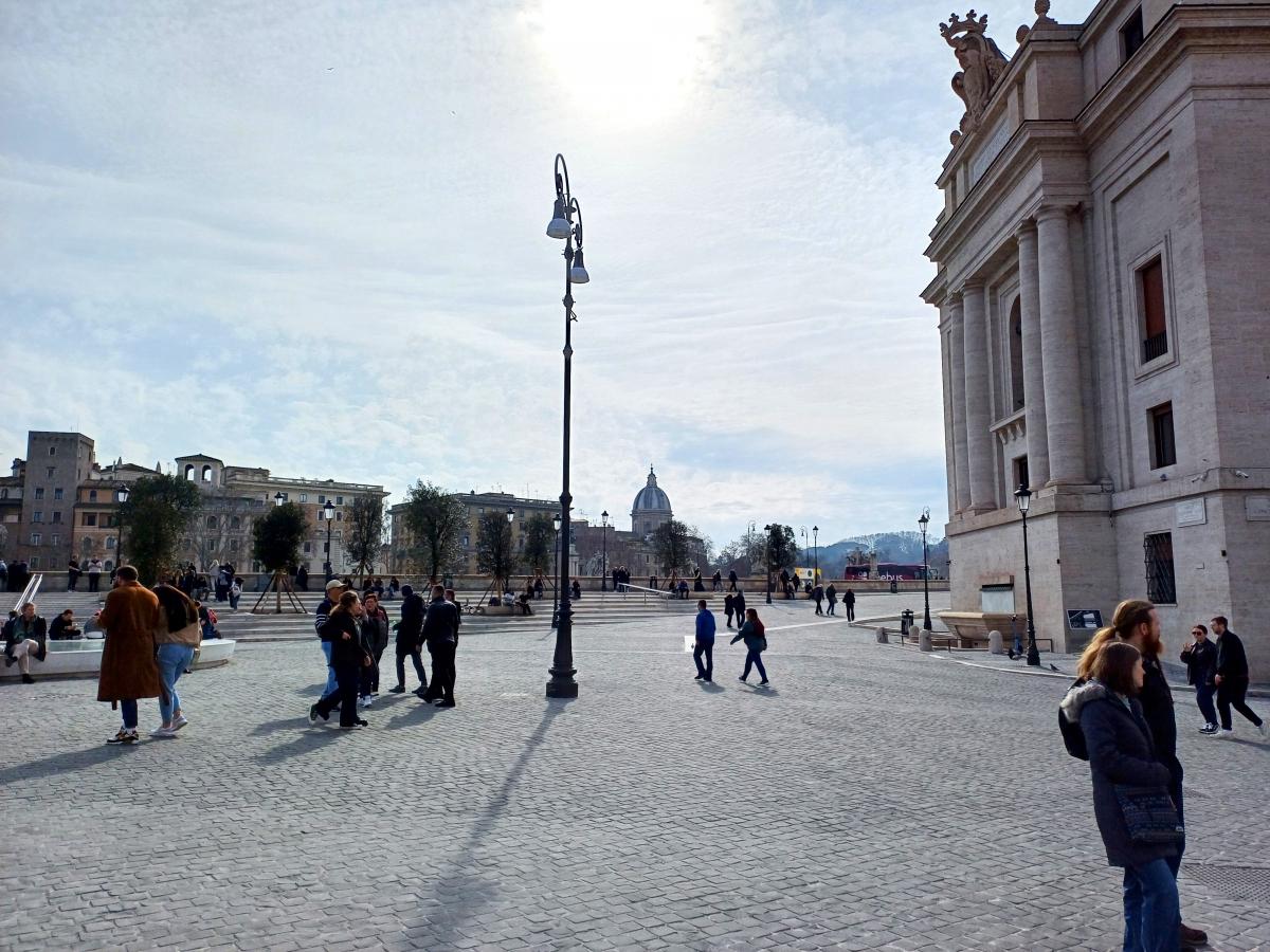 Nuova area pedonale - Piazza Pia