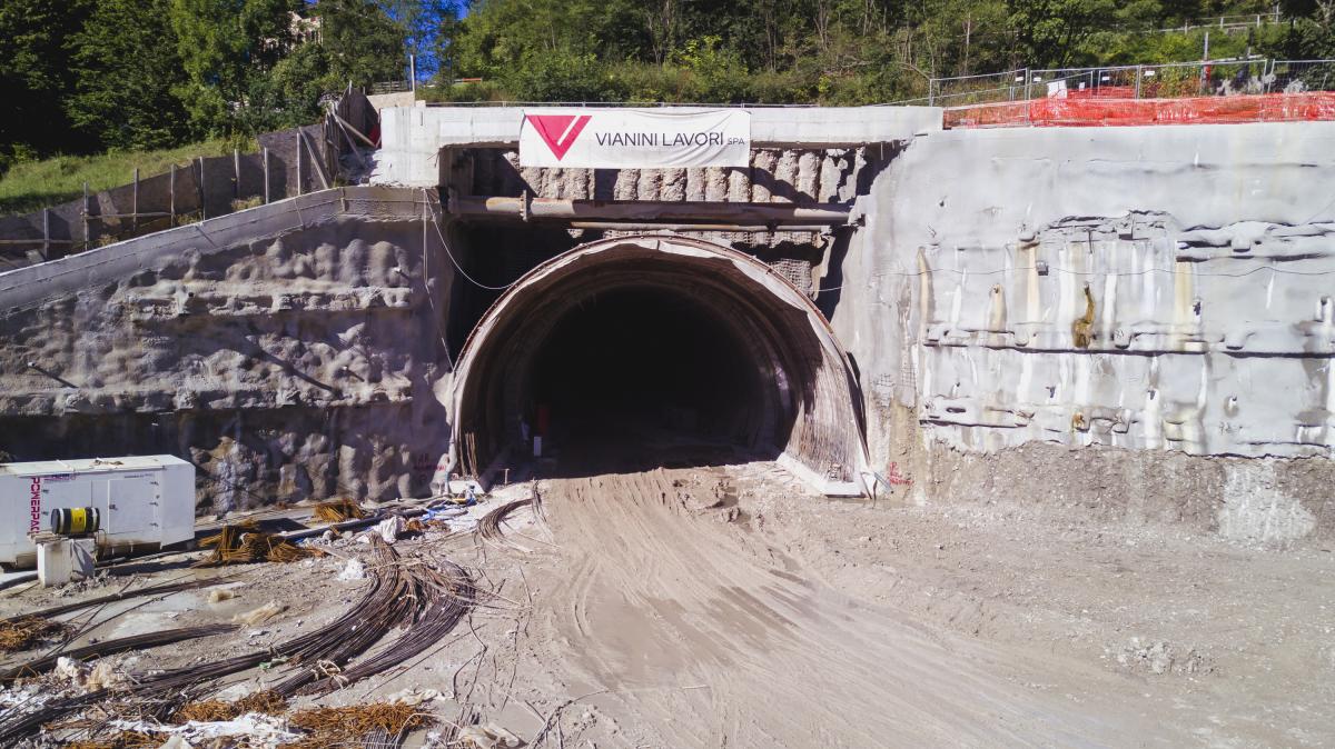 Lavori all'imbocco est della galleria della Variante di Valle di Cadore