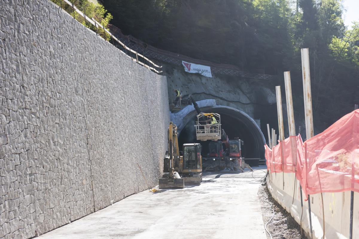 Lavori all'imbocco est della galleria della Variante di Valle di Cadore