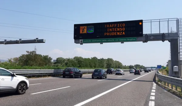 Pannello autostradale a messaggio variabile