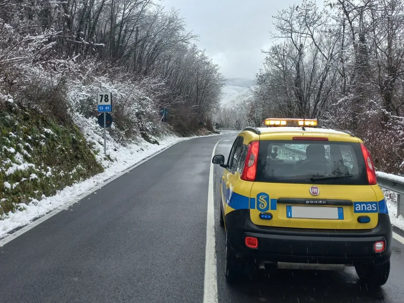 Veicolo Anas su strada