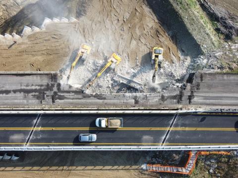 Demolizione viadotto direzione Asti