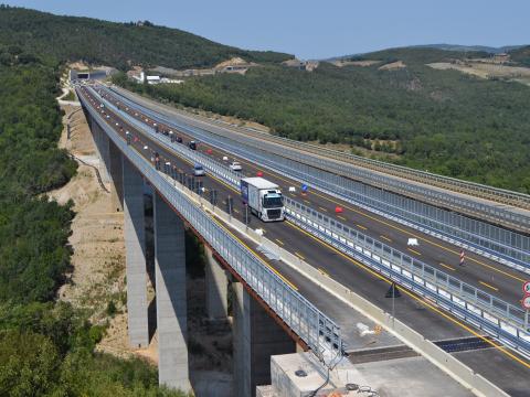 Il nuovo viadotto Farma aperto al traffico